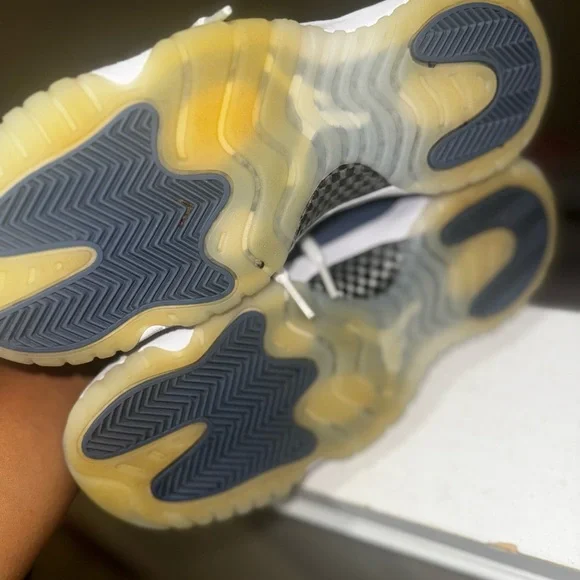 Air Jordan 11 Retro Low - Picture 5 of 8